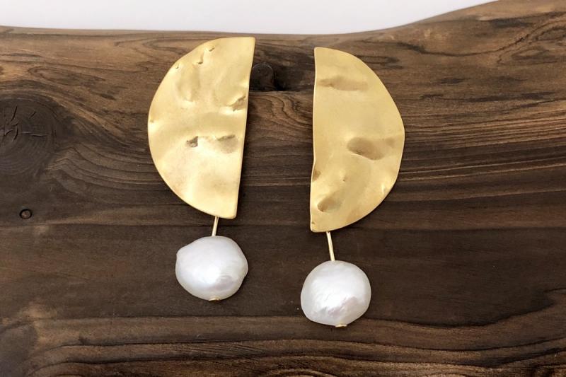 [Ozel] Modern Classic Vintage Plated Freshwater Pearl Brass Earrings