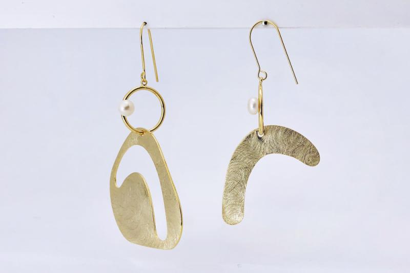 [Ozel] Wedding Guest Look Asymmetrical Curve Freshwater Pearl Brass Earrings