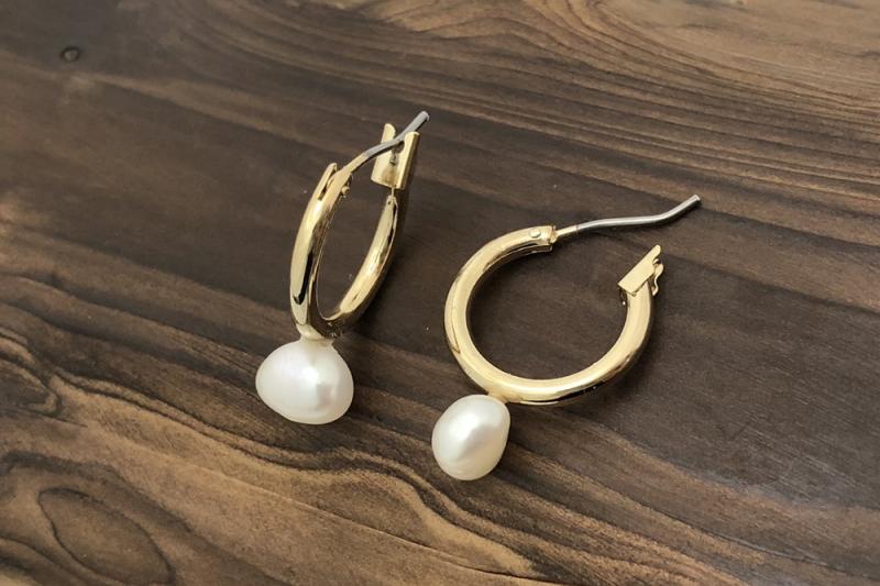 [Ozel] Delicate Fit Glossy Freshwater Pearl Brass Earrings