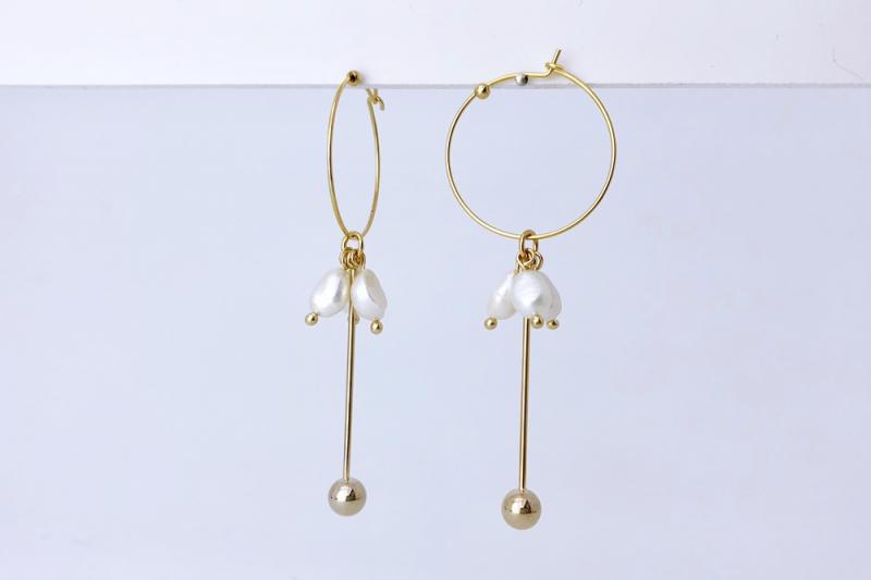 [Ozel] Delicate Fit Glossy Wire Freshwater Pearl Brass Earrings