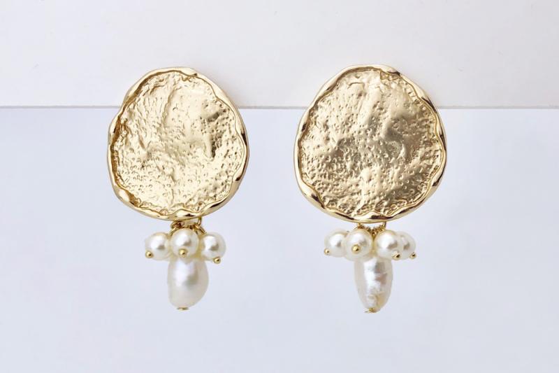 [Ozel] Luxurious Vintage Plated Freshwater Pearl Zinc Alloy Earrings