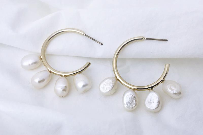 [Ozel] Elegant Glossy Freshwater Pearl Brass Earrings