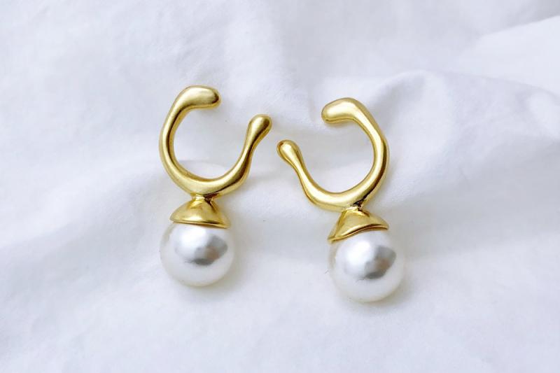 [Ozel] Layered Vintage Plated Freshwater Pearl Zinc Alloy Earrings
