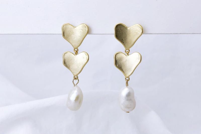 [Ozel] Luxurious Vintage Plated Freshwater Pearl Zinc Alloy Earrings