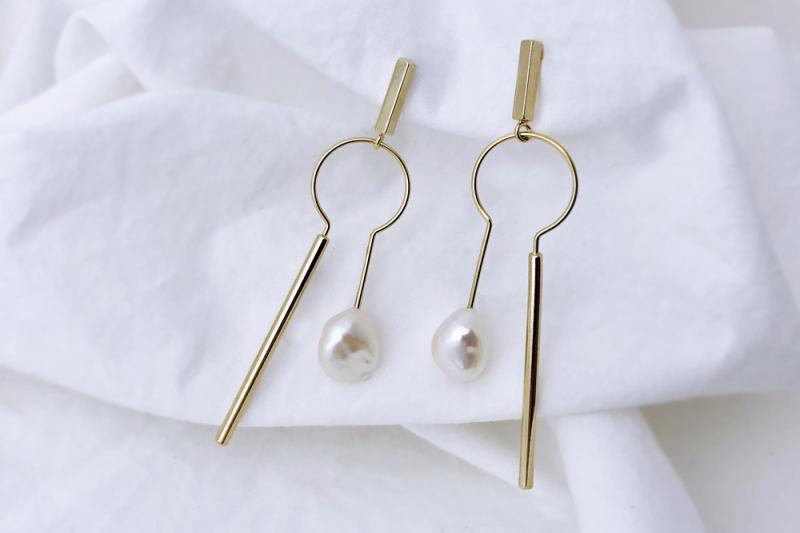 [Ozel] Romantic Mood Glossy Freshwater Pearl Brass Earrings