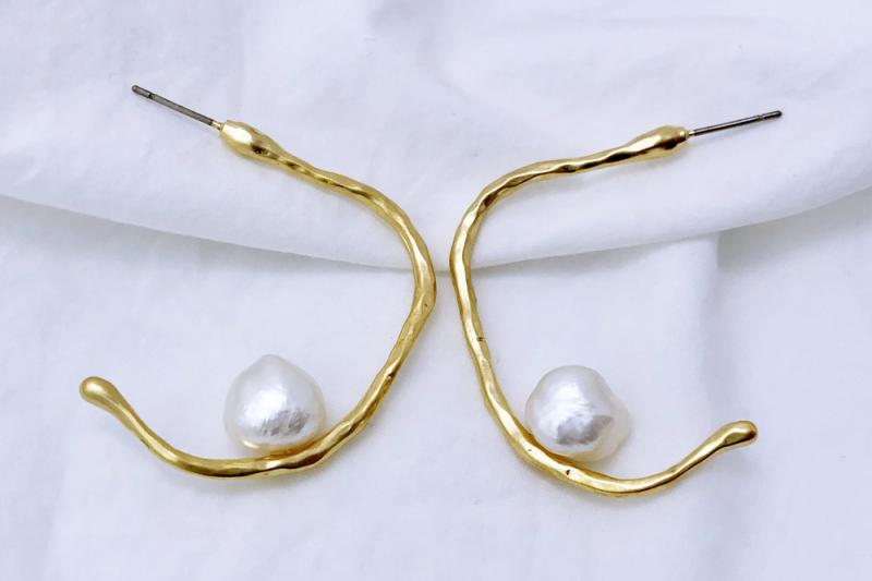[Ozel] Statement Look Vintage Plated Freshwater Pearl Zinc Alloy Earrings