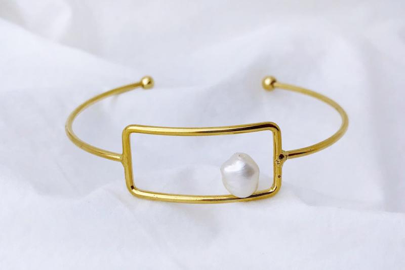 [Ozel] Girlfriend Gift Glossy Wire Freshwater Pearl Brass Bracelet