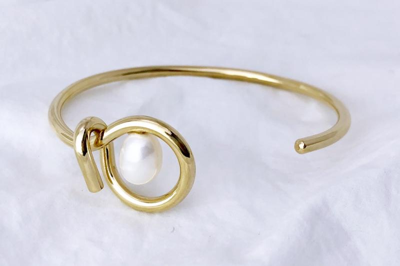[Ozel] Chic Point Glossy Wire Freshwater Pearl Brass Bracelet