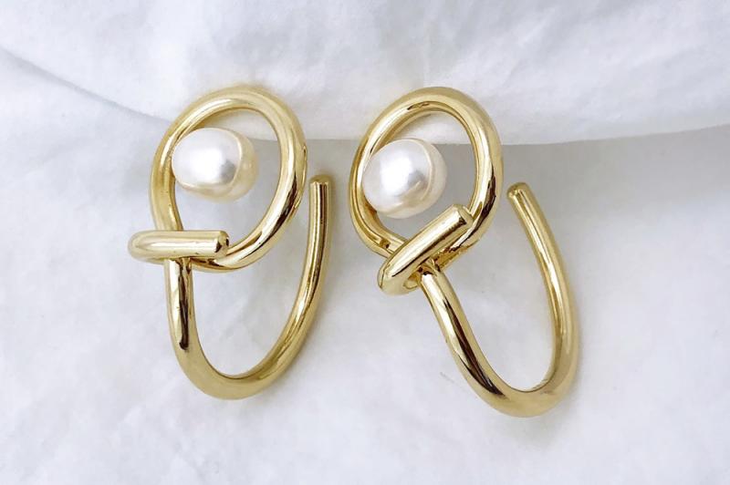 [Ozel] Wedding Guest Look Glossy Freshwater Pearl Brass Earrings