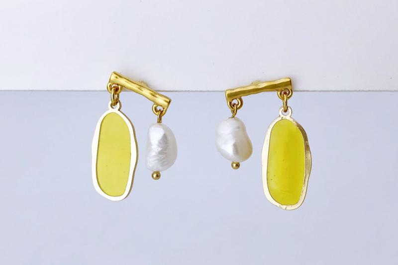 [Ozel] Layered Vintage Plated Freshwater Pearl Brass Epoxy Zinc Alloy Earrings