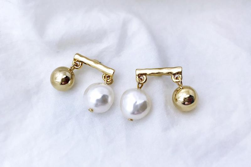 [Ozel] Casual Mood Glossy Vintage Plated Freshwater Pearl Brass Zinc Alloy Earrings