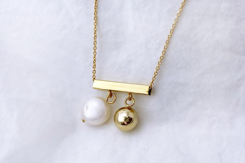 [Ozel] Sophisticated Glossy Vintage Plated Freshwater Pearl Brass Necklace
