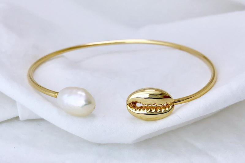 [Ozel] Elegant Glossy Wire Freshwater Pearl Brass Bracelet