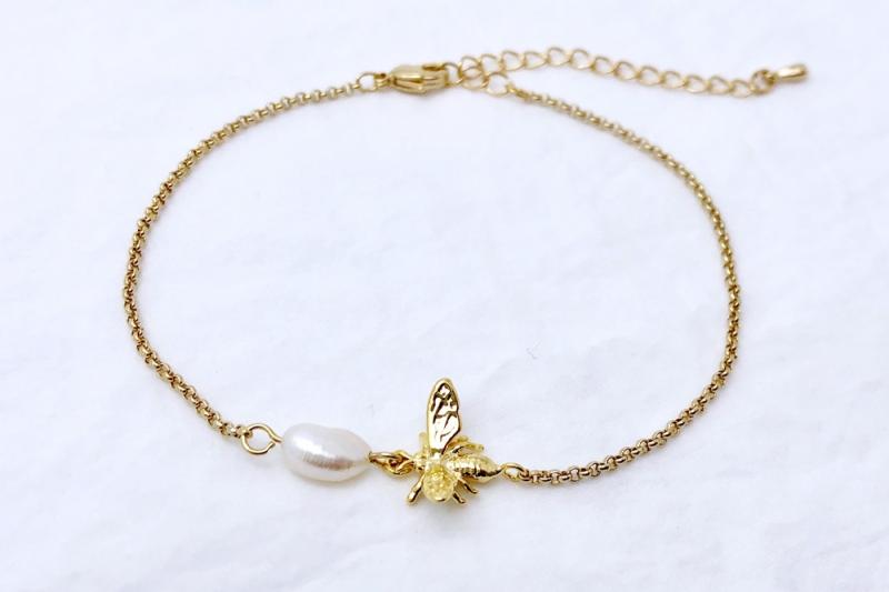 [Ozel] Trendy Glossy Freshwater Pearl Brass Bracelet