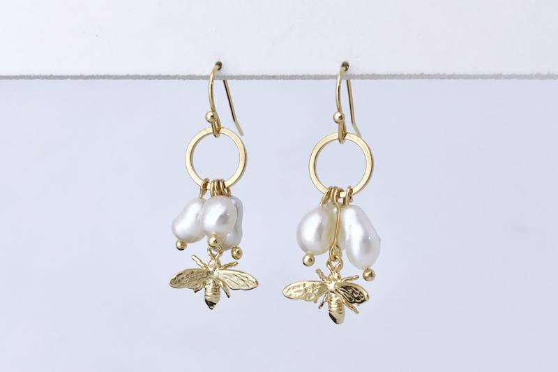 Unique Mood Glossy Freshwater Pearl Brass Earrings [Ozel]