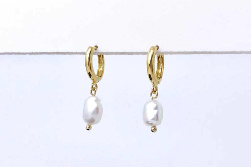 [Ozel] Glossy Freshwater Pearl Brass Earrings for Wedding Guest Look